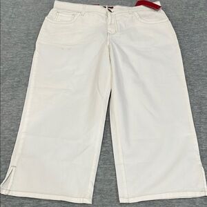 Merona stretch Women's White Jeans capri  size 10
